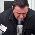 Reporter raucht synthetische Cannabinoide
